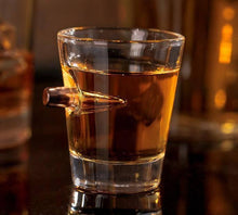 Lade das Bild in den Galerie-Viewer, Lucky Shot - Schnapsglas mit .308 Geschoss - MantisX.at