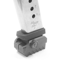Lade das Bild in den Galerie-Viewer, MAGRAIL – SIG SAUER P220 | MAGAZINBODEN RAIL ADAPTER - MantisX.at
